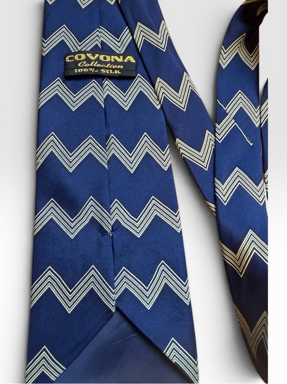 Chevron Pattern Blue Silk Tie - Men's Blue Zigzag Necktie - Picture 3 of 4